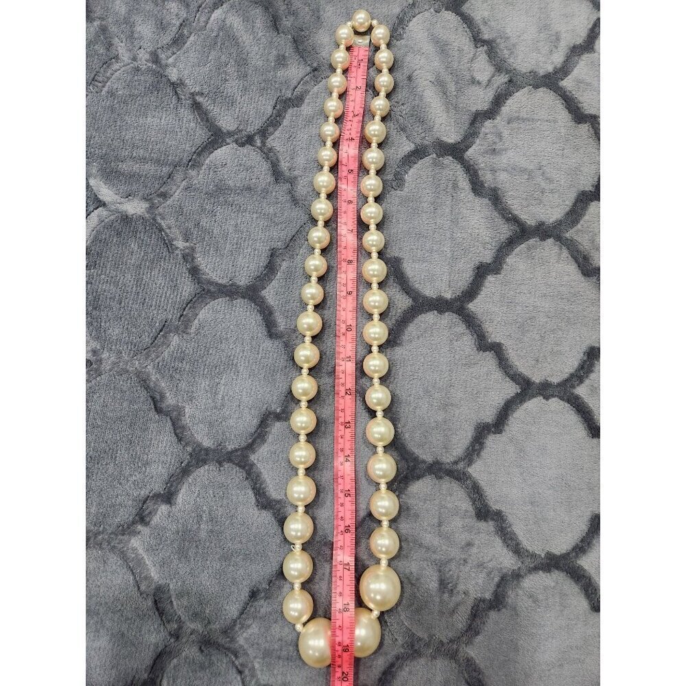 Vintage-Inspired Faux Pearl Strand Elegant Statement Necklace with Graduated Bea - Picture 5 of 6
